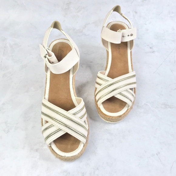 {Tommy Bahama} Naira Wedge Sandal - Picture 3 of 11